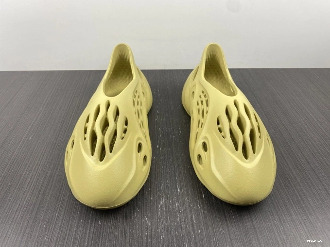 Sulfur Adidas Foam Yeezy RNNR GV6775 1026